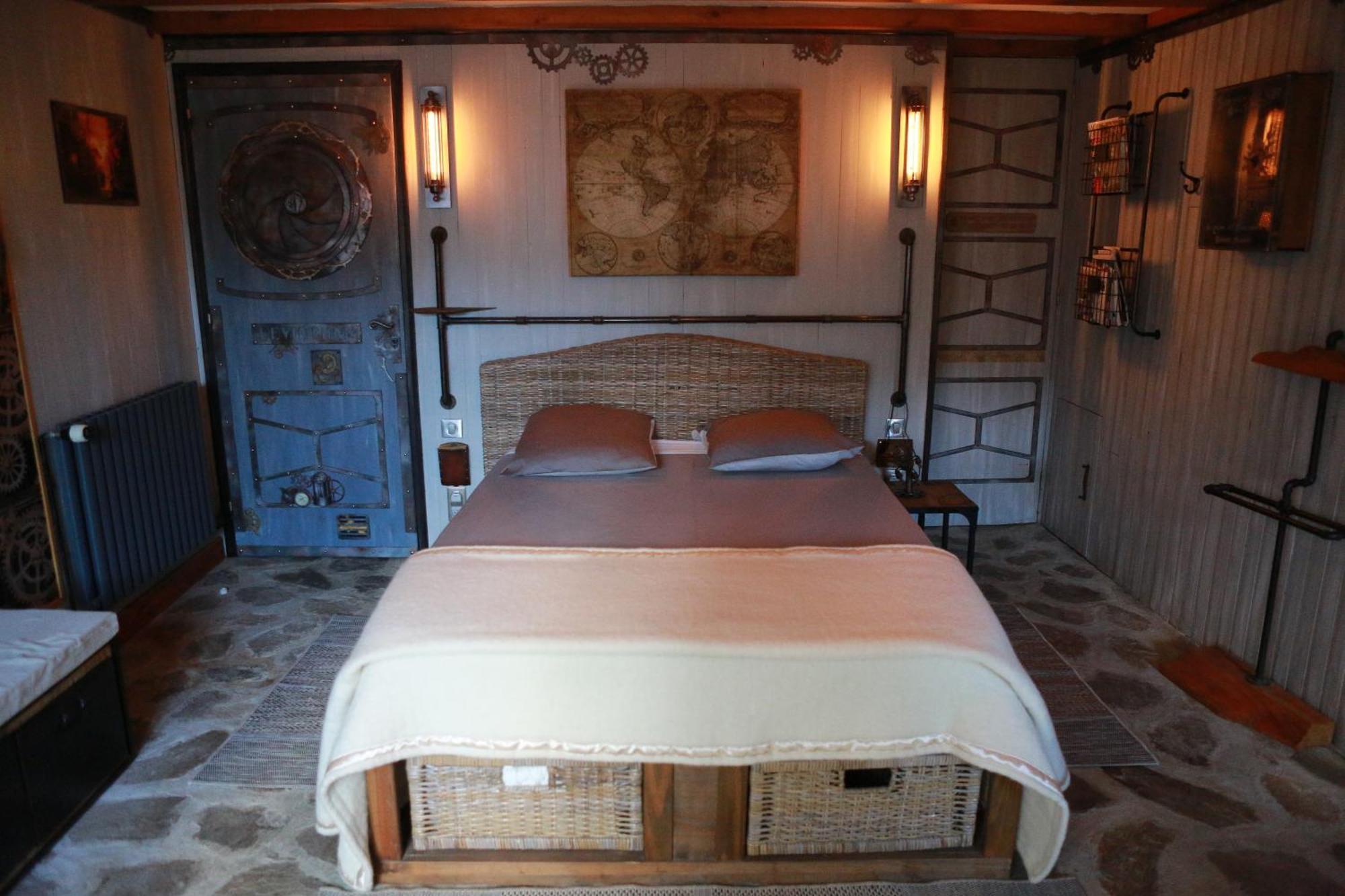 Chambre Steampunk Jules Vernes Bosbonparent Eksteriør billede